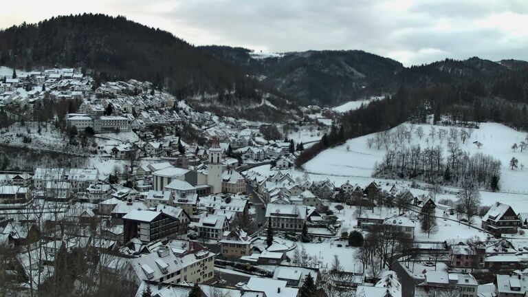 Dieses Bild zeigt eine Webcam-Aufnahme von Ottenhöfen, aufgenommen am Mittwoch, den 07.01.2026 um 16:20 Uhr