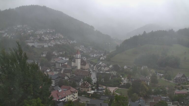 Dieses Bild zeigt eine Webcam-Aufnahme von Ottenhöfen, aufgenommen am Donnerstag, den 08.10.2026 um 13:50 Uhr