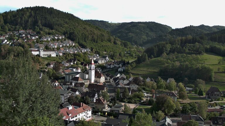 Dieses Bild zeigt eine Webcam-Aufnahme von Ottenhöfen, aufgenommen am Samstag, den 19.09.2026 um 17:10 Uhr
