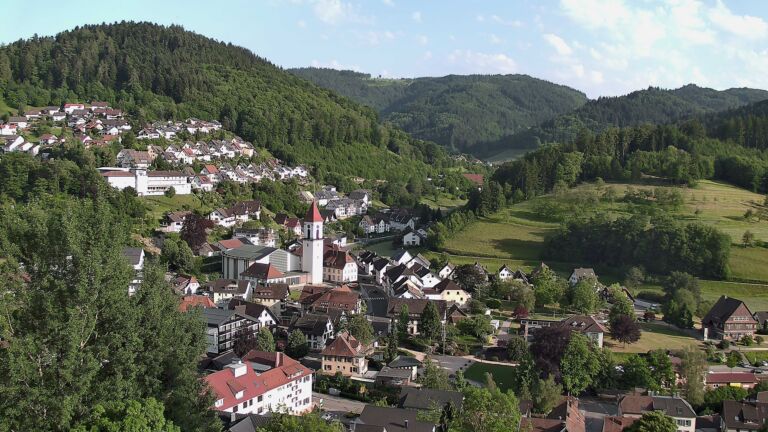 Dieses Bild zeigt eine Webcam-Aufnahme von Ottenhöfen, aufgenommen am Dienstag, den 26.05.2026 um 19:00 Uhr