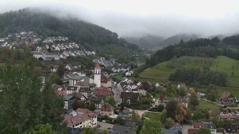 Dieses Bild zeigt eine Webcam-Aufnahme von Ottenhöfen, aufgenommen am Sonntag, den 18.10.2026 um 15:20 Uhr