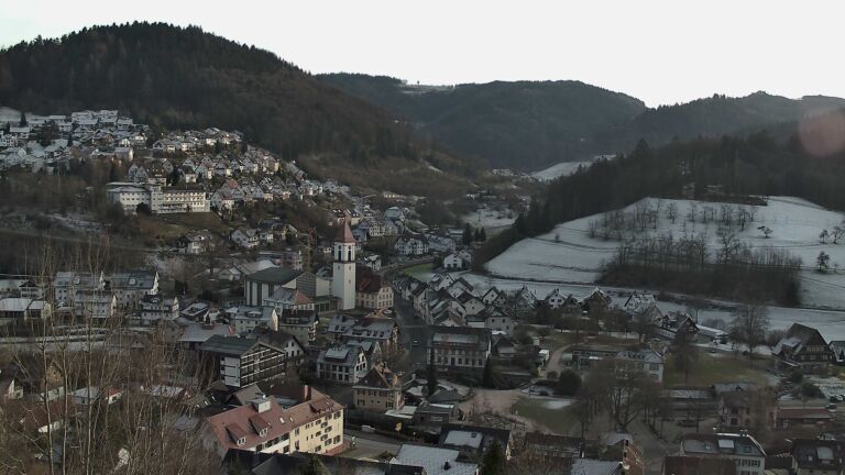 Dieses Bild zeigt eine Webcam-Aufnahme von Ottenhöfen, aufgenommen am Donnerstag, den 01.01.2026 um 15:10 Uhr