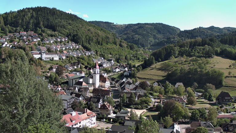 Dieses Bild zeigt eine Webcam-Aufnahme von Ottenhöfen, aufgenommen am Freitag, den 04.09.2026 um 16:30 Uhr