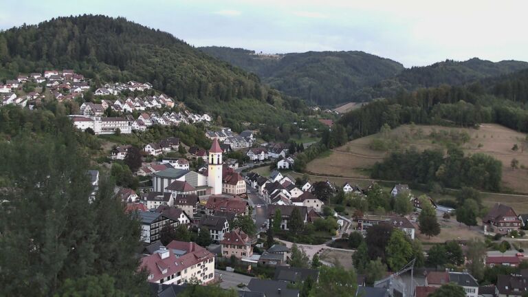 Dieses Bild zeigt eine Webcam-Aufnahme von Ottenhöfen, aufgenommen am Montag, den 10.08.2026 um 21:00 Uhr
