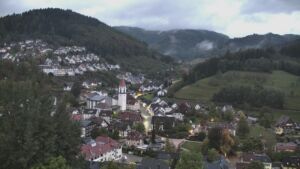 Dieses Bild zeigt eine Webcam-Aufnahme von Ottenhöfen, aufgenommen am Samstag, den 17.10.2026 um 18:50 Uhr