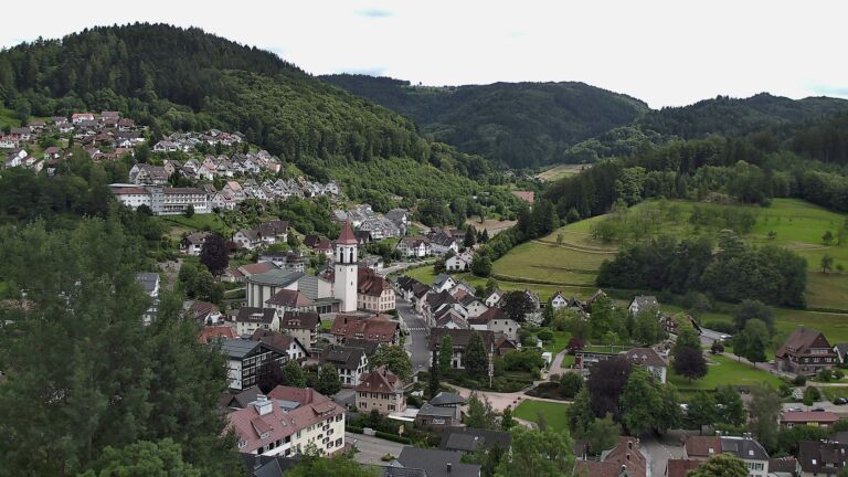 Dieses Bild zeigt eine Webcam-Aufnahme von Ottenhöfen, aufgenommen am Donnerstag, den 11.06.2026 um 16:10 Uhr