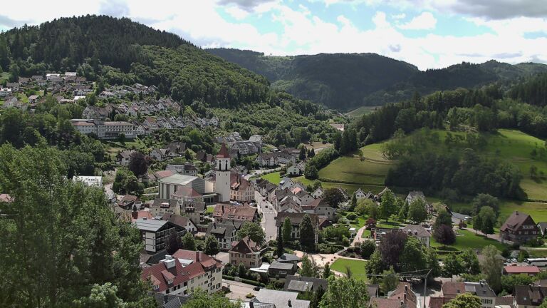 Dieses Bild zeigt eine Webcam-Aufnahme von Ottenhöfen, aufgenommen am Samstag, den 13.06.2026 um 12:10 Uhr