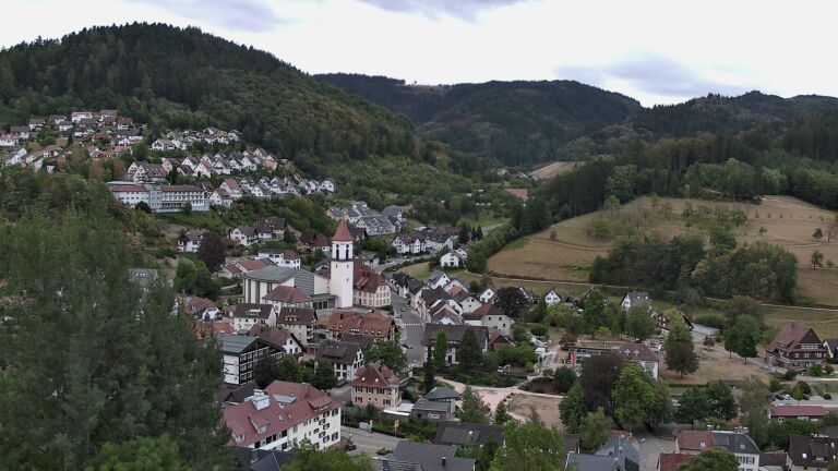 Dieses Bild zeigt eine Webcam-Aufnahme von Ottenhöfen, aufgenommen am Donnerstag, den 20.08.2026 um 07:50 Uhr