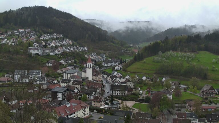 Dieses Bild zeigt eine Webcam-Aufnahme von Ottenhöfen, aufgenommen am Sonntag, den 12.04.2026 um 16:10 Uhr