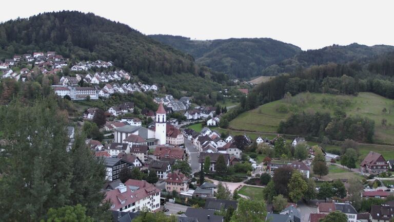 Dieses Bild zeigt eine Webcam-Aufnahme von Ottenhöfen, aufgenommen am Freitag, den 18.09.2026 um 07:10 Uhr