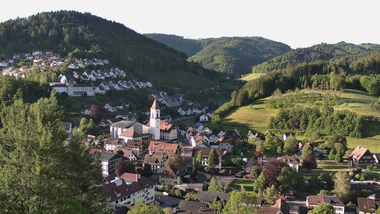 Dieses Bild zeigt eine Webcam-Aufnahme von Ottenhöfen, aufgenommen am Freitag, den 22.05.2026 um 07:10 Uhr