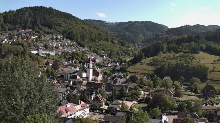 Dieses Bild zeigt eine Webcam-Aufnahme von Ottenhöfen, aufgenommen am Dienstag, den 08.09.2026 um 16:00 Uhr