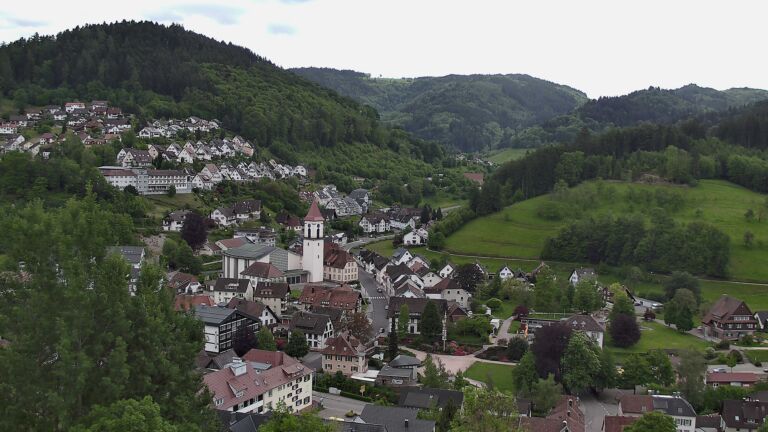Dieses Bild zeigt eine Webcam-Aufnahme von Ottenhöfen, aufgenommen am Mittwoch, den 13.05.2026 um 16:10 Uhr
