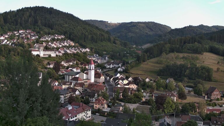 Dieses Bild zeigt eine Webcam-Aufnahme von Ottenhöfen, aufgenommen am Samstag, den 01.08.2026 um 20:00 Uhr