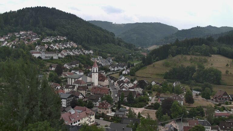 Dieses Bild zeigt eine Webcam-Aufnahme von Ottenhöfen, aufgenommen am Freitag, den 31.07.2026 um 15:10 Uhr
