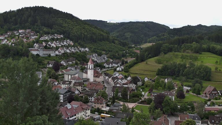 Dieses Bild zeigt eine Webcam-Aufnahme von Ottenhöfen, aufgenommen am Mittwoch, den 10.06.2026 um 09:30 Uhr