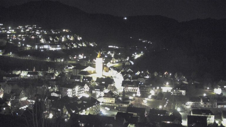 Dieses Bild zeigt eine Webcam-Aufnahme von Ottenhöfen, aufgenommen am Donnerstag, den 18.12.2025 um 18:20 Uhr