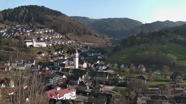 Dieses Bild zeigt eine Webcam-Aufnahme von Ottenhöfen, aufgenommen am Mittwoch, den 18.03.2026 um 17:10 Uhr