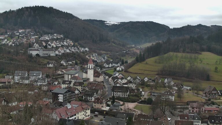 Dieses Bild zeigt eine Webcam-Aufnahme von Ottenhöfen, aufgenommen am Freitag, den 30.01.2026 um 13:50 Uhr