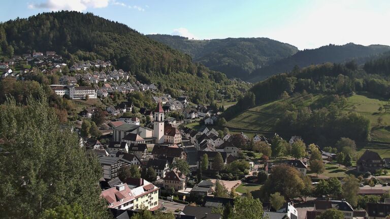Dieses Bild zeigt eine Webcam-Aufnahme von Ottenhöfen, aufgenommen am Montag, den 05.10.2026 um 15:30 Uhr