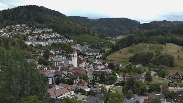 Dieses Bild zeigt eine Webcam-Aufnahme von Ottenhöfen, aufgenommen am Montag, den 31.08.2026 um 15:10 Uhr