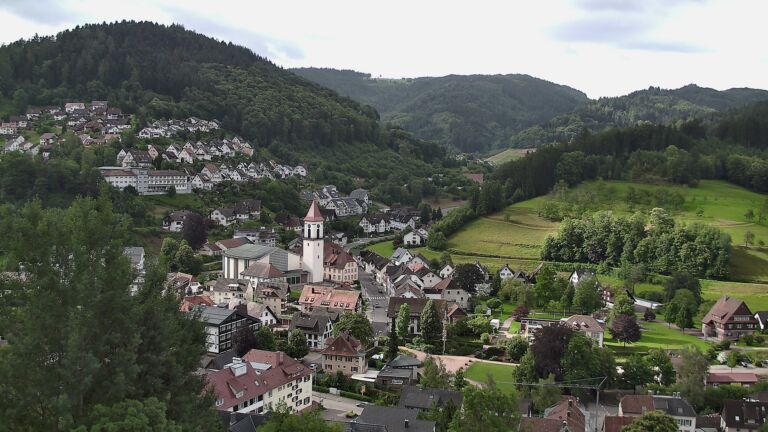 Dieses Bild zeigt eine Webcam-Aufnahme von Ottenhöfen, aufgenommen am Samstag, den 13.06.2026 um 09:00 Uhr