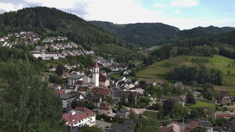 Dieses Bild zeigt eine Webcam-Aufnahme von Ottenhöfen, aufgenommen am Montag, den 29.06.2026 um 18:40 Uhr