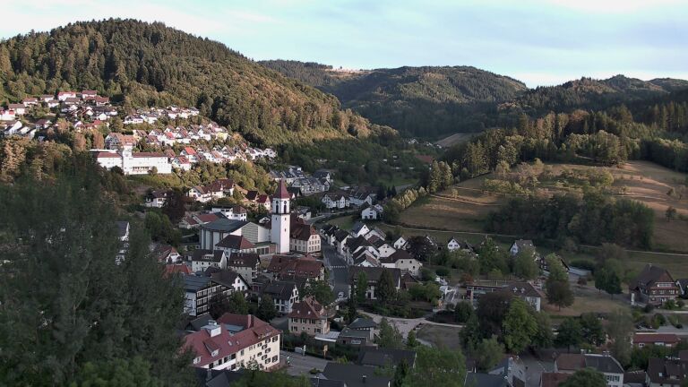 Dieses Bild zeigt eine Webcam-Aufnahme von Ottenhöfen, aufgenommen am Sonntag, den 23.08.2026 um 19:40 Uhr