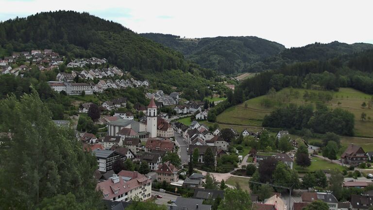 Dieses Bild zeigt eine Webcam-Aufnahme von Ottenhöfen, aufgenommen am Dienstag, den 07.07.2026 um 14:00 Uhr