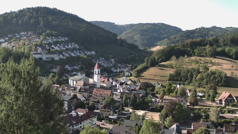 Dieses Bild zeigt eine Webcam-Aufnahme von Ottenhöfen, aufgenommen am Freitag, den 14.08.2026 um 08:50 Uhr