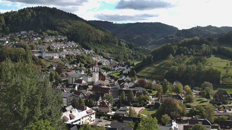 Dieses Bild zeigt eine Webcam-Aufnahme von Ottenhöfen, aufgenommen am Montag, den 12.10.2026 um 15:00 Uhr