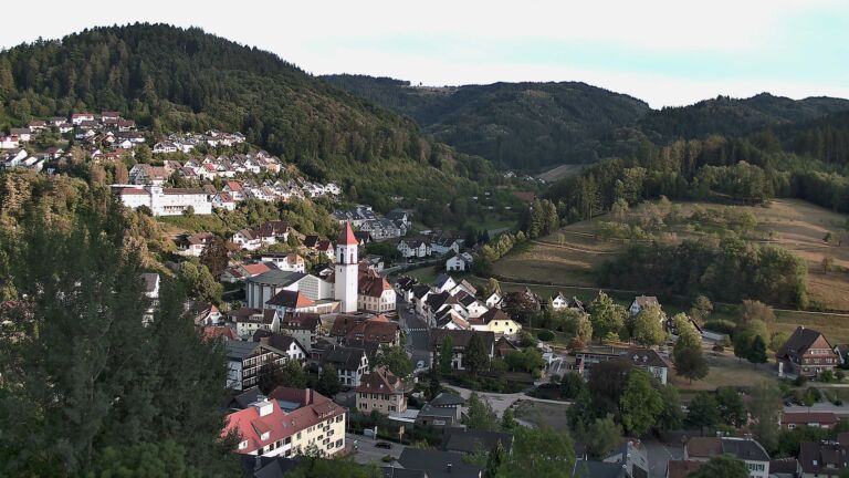 Dieses Bild zeigt eine Webcam-Aufnahme von Ottenhöfen, aufgenommen am Sonntag, den 23.08.2026 um 19:30 Uhr