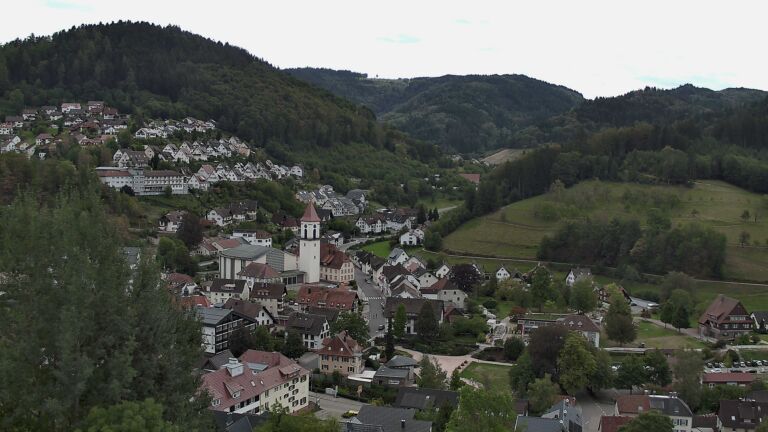 Dieses Bild zeigt eine Webcam-Aufnahme von Ottenhöfen, aufgenommen am Sonntag, den 13.09.2026 um 14:00 Uhr