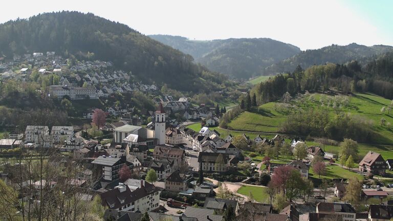 Dieses Bild zeigt eine Webcam-Aufnahme von Ottenhöfen, aufgenommen am Mittwoch, den 15.04.2026 um 10:30 Uhr