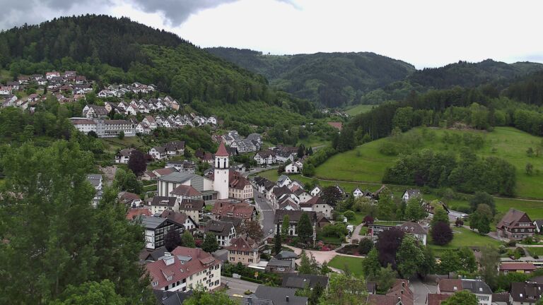 Dieses Bild zeigt eine Webcam-Aufnahme von Ottenhöfen, aufgenommen am Mittwoch, den 13.05.2026 um 18:40 Uhr