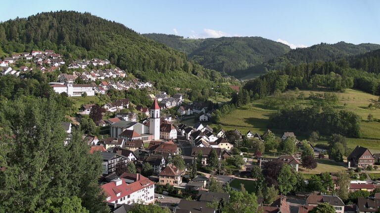 Dieses Bild zeigt eine Webcam-Aufnahme von Ottenhöfen, aufgenommen am Mittwoch, den 27.05.2026 um 19:00 Uhr