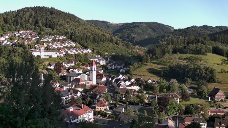 Dieses Bild zeigt eine Webcam-Aufnahme von Ottenhöfen, aufgenommen am Mittwoch, den 01.07.2026 um 19:50 Uhr