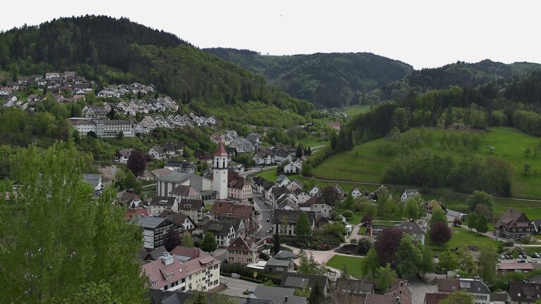 Dieses Bild zeigt eine Webcam-Aufnahme von Ottenhöfen, aufgenommen am Dienstag, den 28.04.2026 um 14:10 Uhr