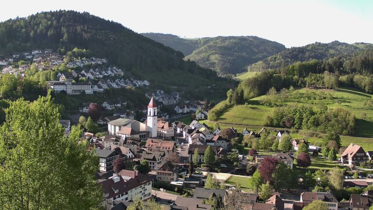 Dieses Bild zeigt eine Webcam-Aufnahme von Ottenhöfen, aufgenommen am Donnerstag, den 30.04.2026 um 08:20 Uhr