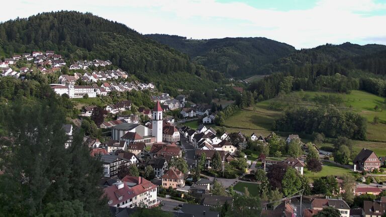 Dieses Bild zeigt eine Webcam-Aufnahme von Ottenhöfen, aufgenommen am Montag, den 15.06.2026 um 19:50 Uhr