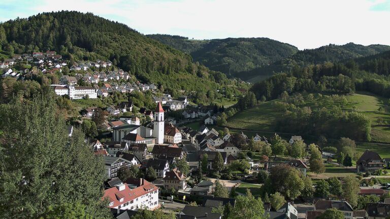 Dieses Bild zeigt eine Webcam-Aufnahme von Ottenhöfen, aufgenommen am Samstag, den 19.09.2026 um 17:30 Uhr