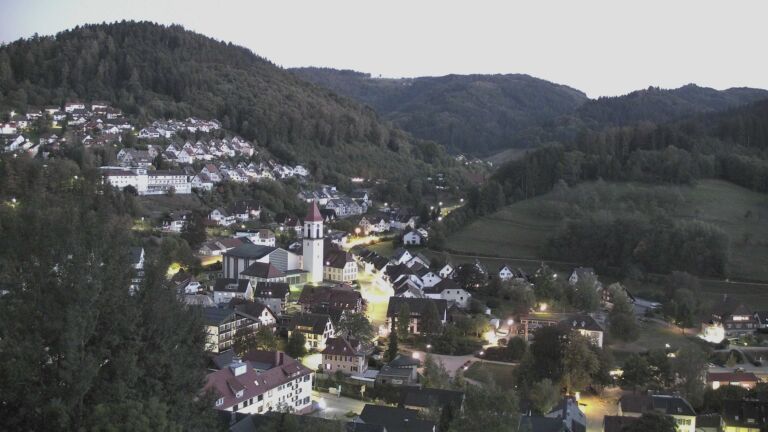 Dieses Bild zeigt eine Webcam-Aufnahme von Ottenhöfen, aufgenommen am Montag, den 05.10.2026 um 19:30 Uhr