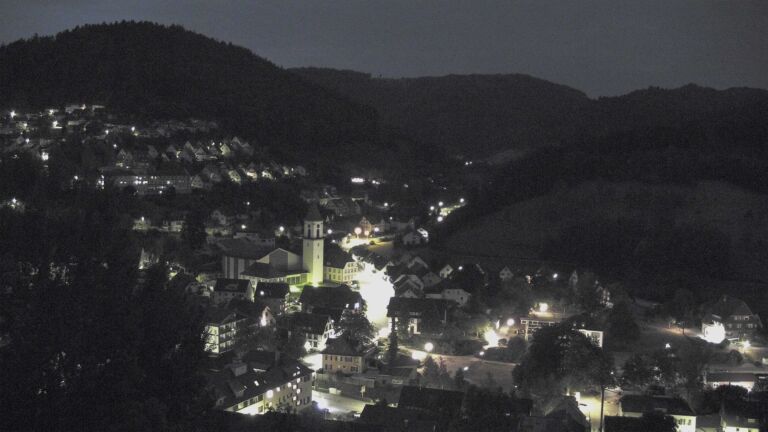Dieses Bild zeigt eine Webcam-Aufnahme von Ottenhöfen, aufgenommen am Montag, den 03.08.2026 um 05:00 Uhr