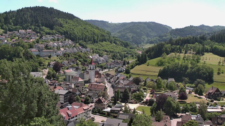 Dieses Bild zeigt eine Webcam-Aufnahme von Ottenhöfen, aufgenommen am Samstag, den 23.05.2026 um 14:00 Uhr