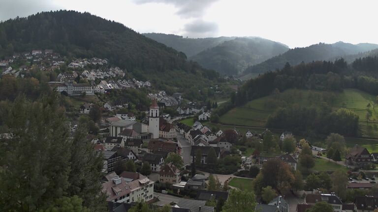 Dieses Bild zeigt eine Webcam-Aufnahme von Ottenhöfen, aufgenommen am Montag, den 19.10.2026 um 13:10 Uhr