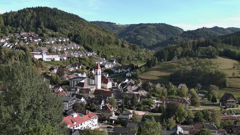 Dieses Bild zeigt eine Webcam-Aufnahme von Ottenhöfen, aufgenommen am Sonntag, den 06.09.2026 um 17:40 Uhr