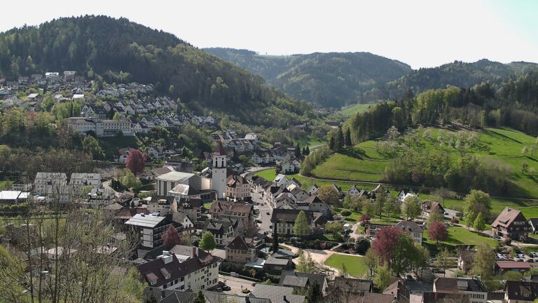 Dieses Bild zeigt eine Webcam-Aufnahme von Ottenhöfen, aufgenommen am Samstag, den 18.04.2026 um 11:00 Uhr