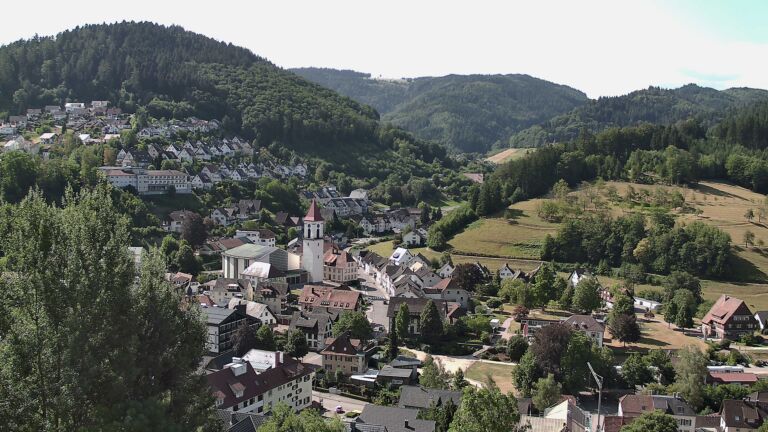 Dieses Bild zeigt eine Webcam-Aufnahme von Ottenhöfen, aufgenommen am Montag, den 20.07.2026 um 10:20 Uhr