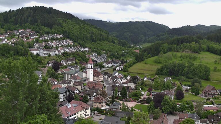 Dieses Bild zeigt eine Webcam-Aufnahme von Ottenhöfen, aufgenommen am Mittwoch, den 20.05.2026 um 13:50 Uhr