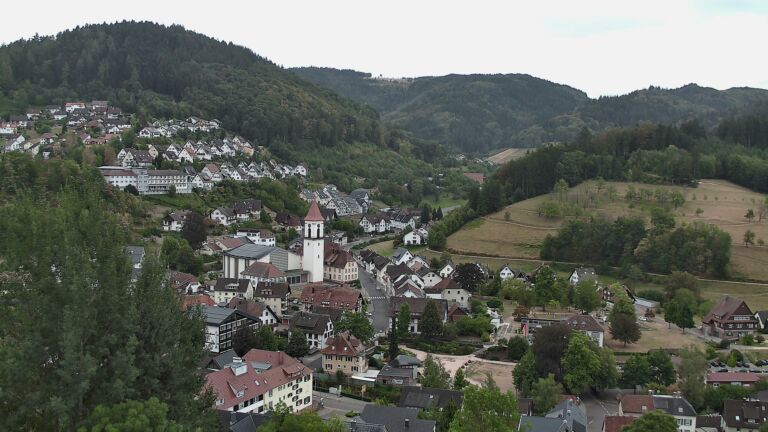Dieses Bild zeigt eine Webcam-Aufnahme von Ottenhöfen, aufgenommen am Donnerstag, den 20.08.2026 um 13:10 Uhr